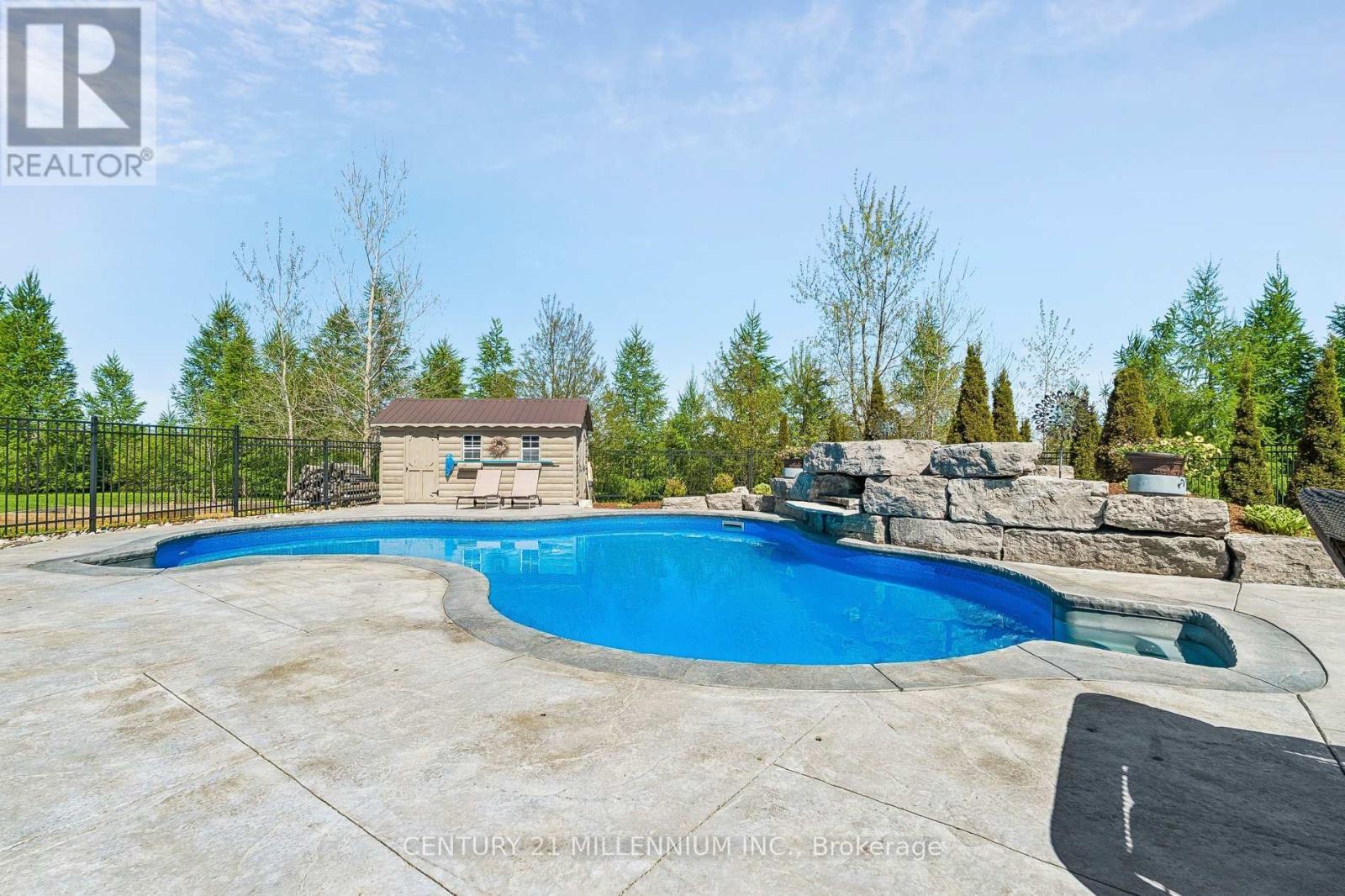 434541 4Th Line, Amaranth, ON - Outdoor With In Ground Pool With Backyard