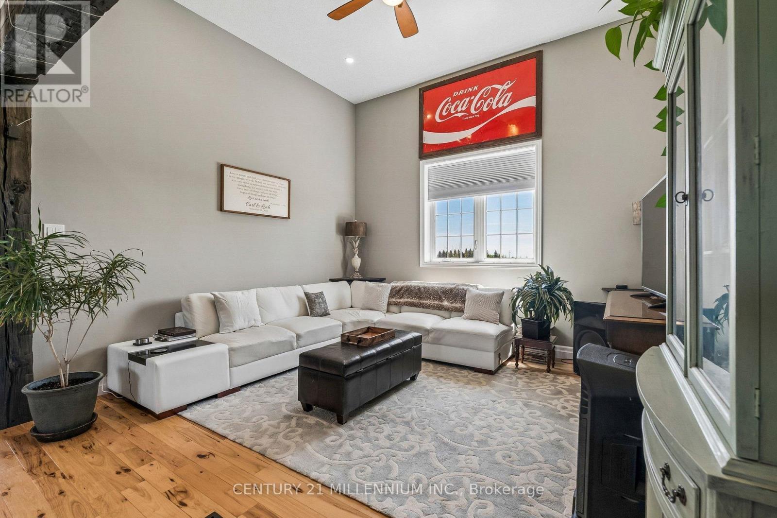434541 4Th Line, Amaranth, ON - Indoor Photo Showing Living Room