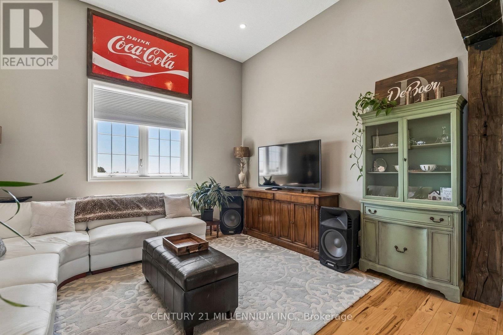 434541 4Th Line, Amaranth, ON - Indoor Photo Showing Living Room
