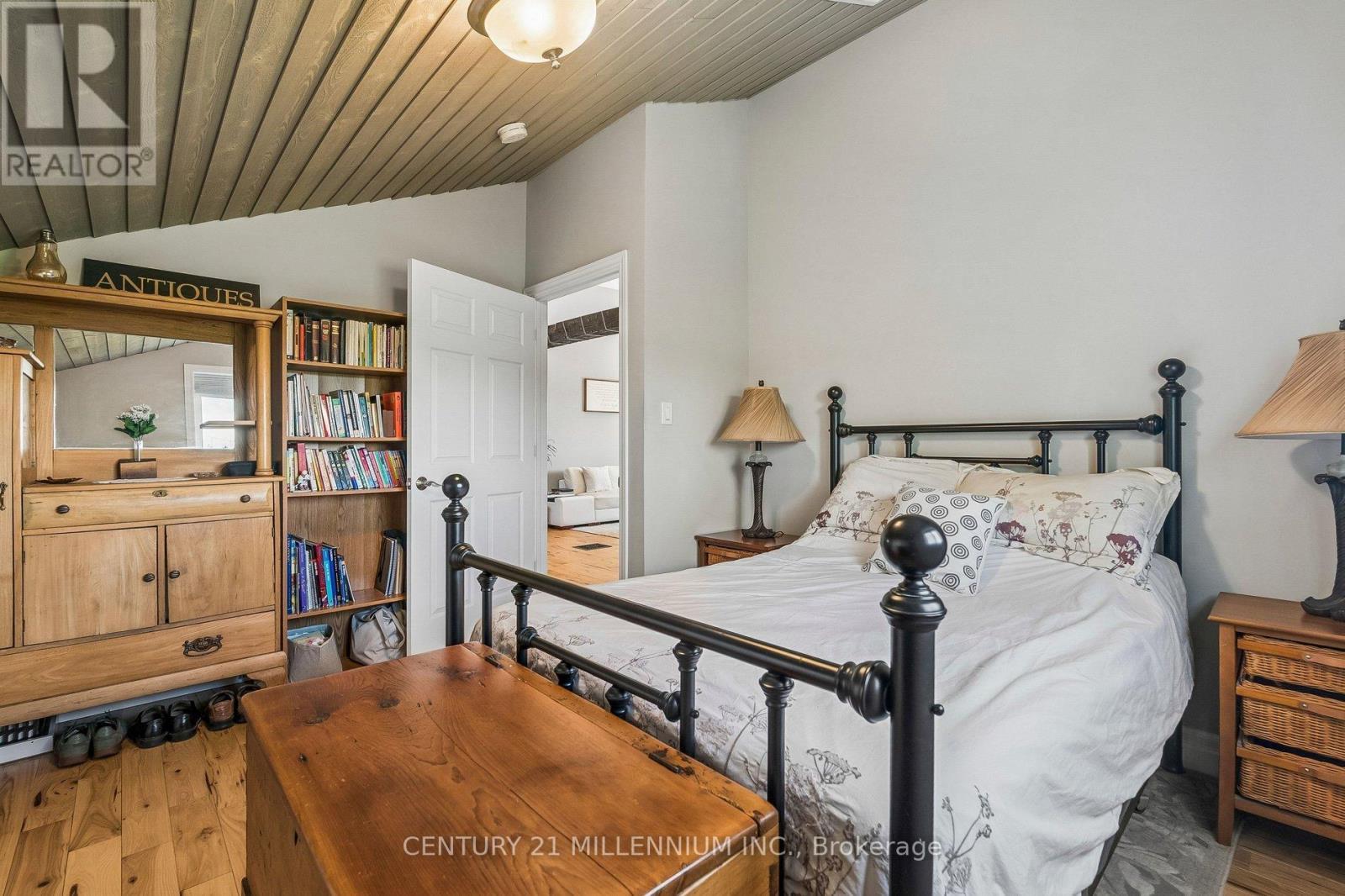 434541 4Th Line, Amaranth, ON - Indoor Photo Showing Bedroom
