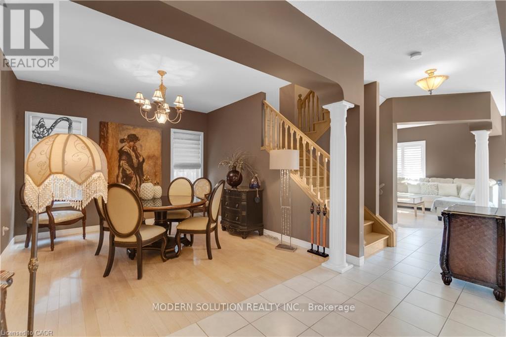 115 Erika Crescent, Hamilton, ON - Indoor Photo Showing Dining Room