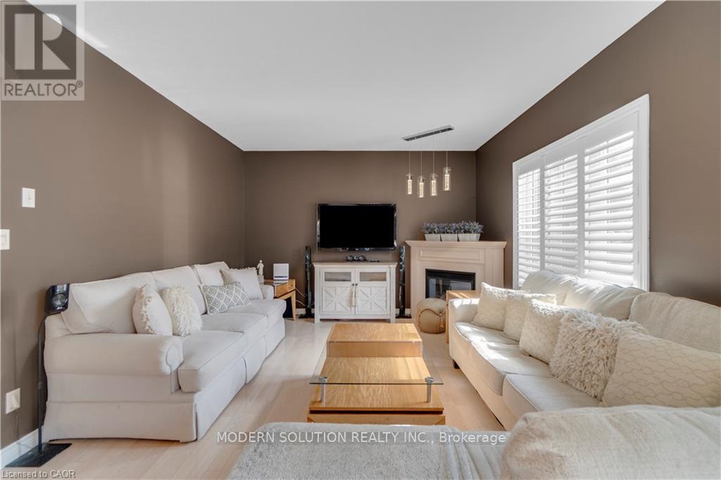 115 Erika Crescent, Hamilton, ON - Indoor Photo Showing Living Room With Fireplace
