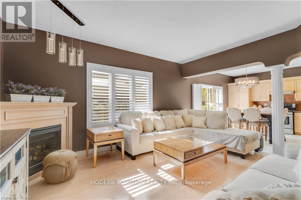 115 Erika Crescent, Hamilton, ON - Indoor Photo Showing Living Room With Fireplace