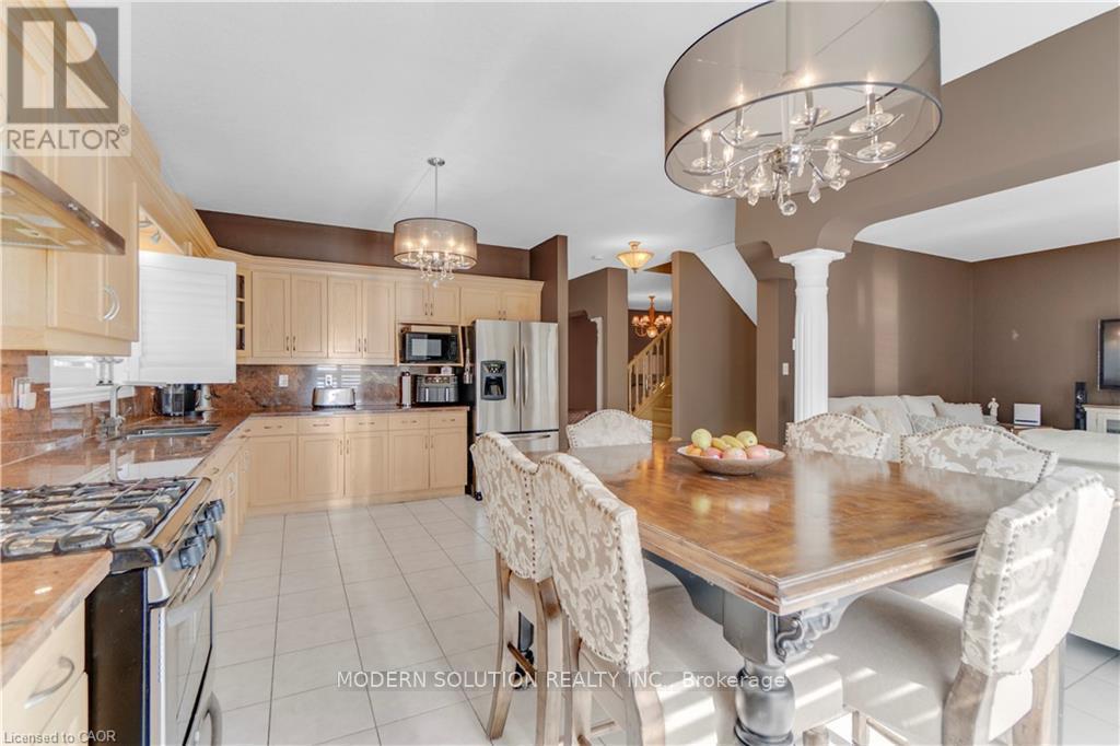 115 Erika Crescent, Hamilton, ON - Indoor Photo Showing Dining Room