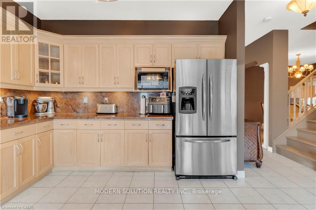115 Erika Crescent, Hamilton, ON - Indoor Photo Showing Kitchen