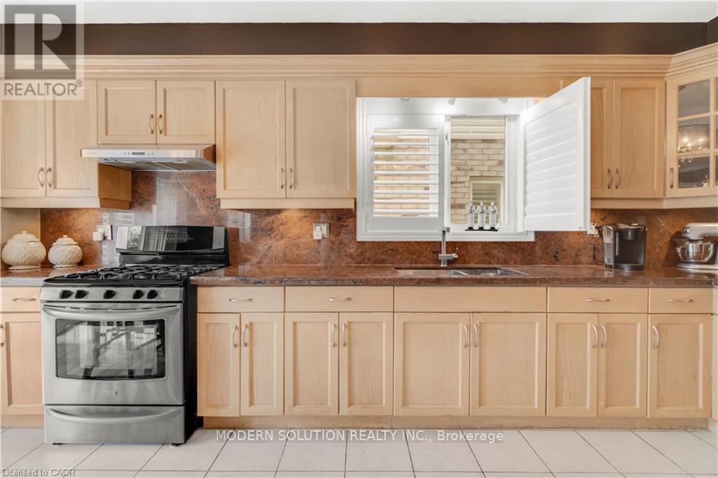 115 Erika Crescent, Hamilton, ON - Indoor Photo Showing Kitchen With Double Sink