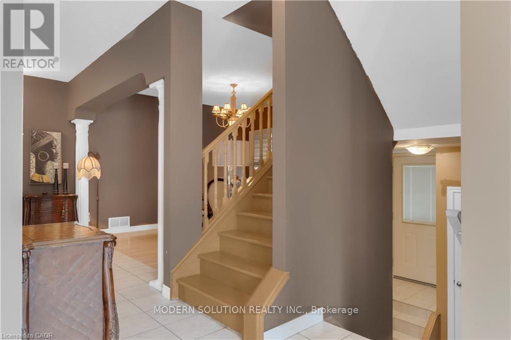 115 Erika Crescent, Hamilton, ON - Indoor Photo Showing Other Room