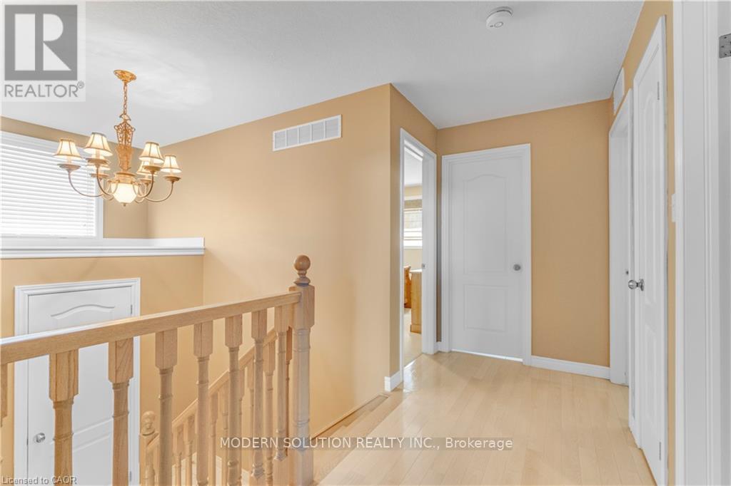 115 Erika Crescent, Hamilton, ON - Indoor Photo Showing Other Room