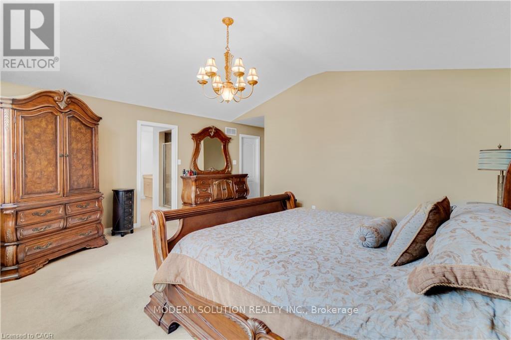 115 Erika Crescent, Hamilton, ON - Indoor Photo Showing Bedroom