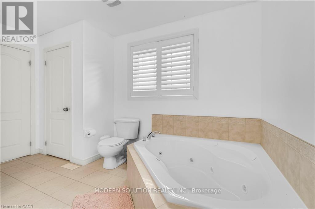 115 Erika Crescent, Hamilton, ON - Indoor Photo Showing Bathroom