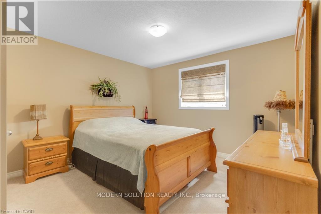 115 Erika Crescent, Hamilton, ON - Indoor Photo Showing Bedroom