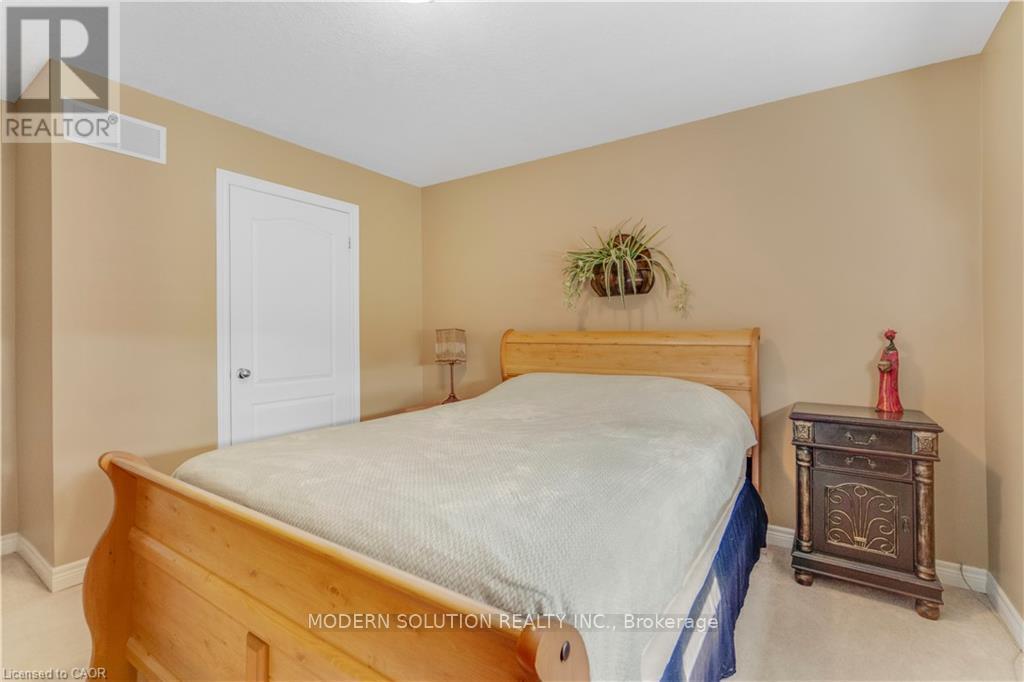 115 Erika Crescent, Hamilton, ON - Indoor Photo Showing Bedroom