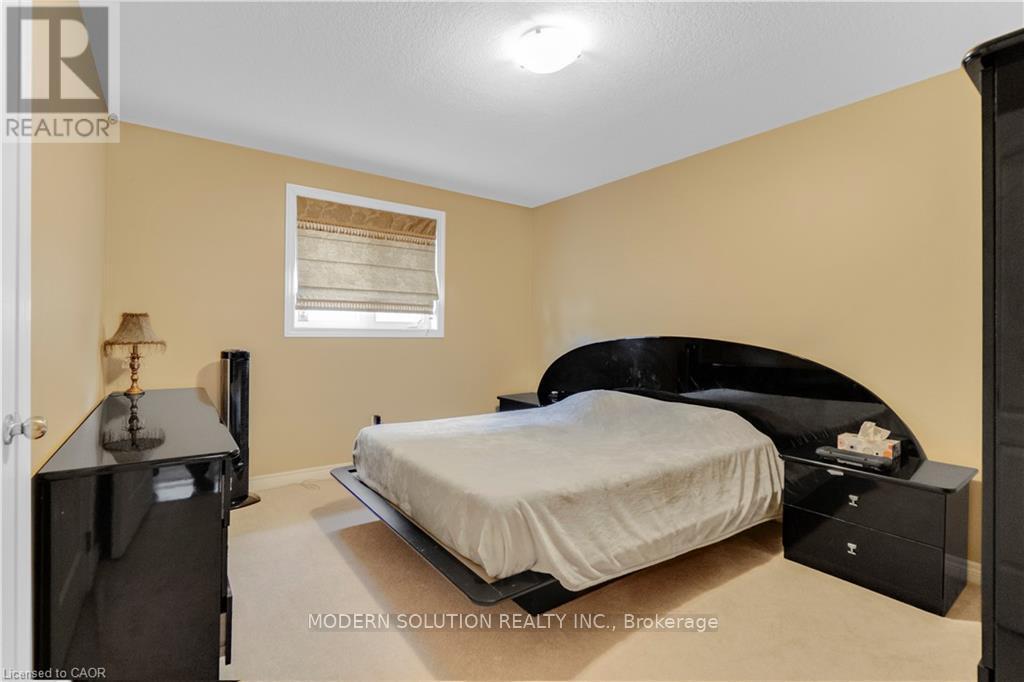 115 Erika Crescent, Hamilton, ON - Indoor Photo Showing Bedroom