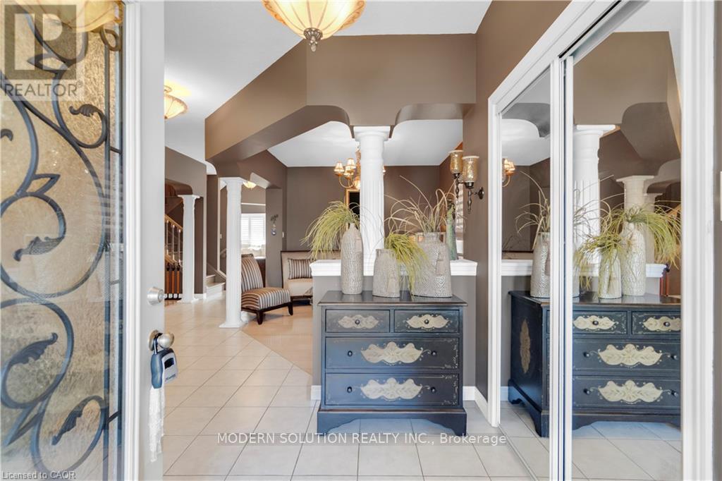 115 Erika Crescent, Hamilton, ON - Indoor Photo Showing Other Room