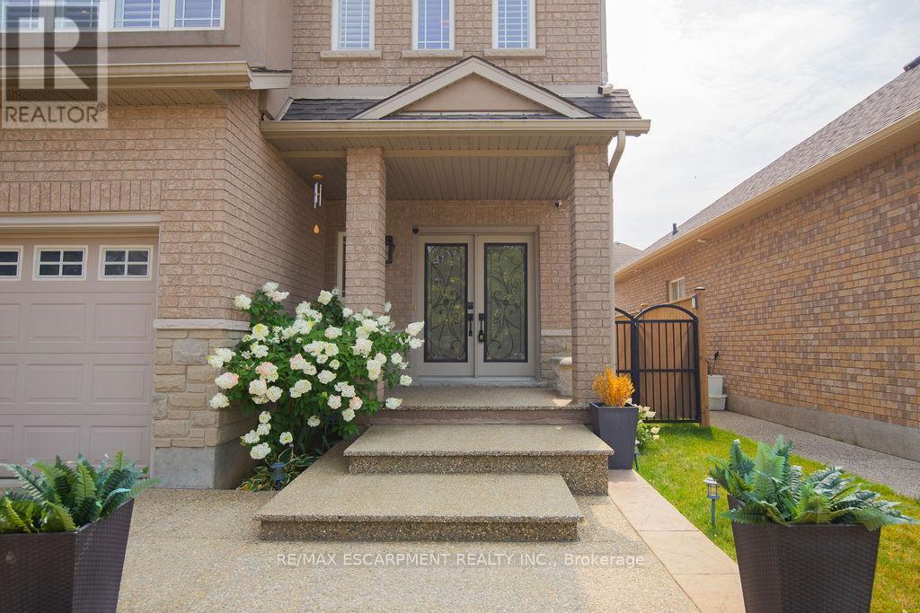 15 Meadowbank Drive, Hamilton, ON - Outdoor With Exterior