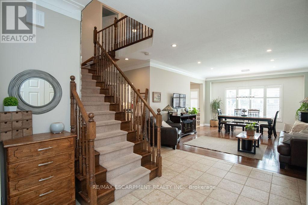 15 Meadowbank Drive, Hamilton, ON - Indoor Photo Showing Other Room