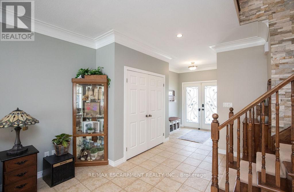 15 Meadowbank Drive, Hamilton, ON - Indoor Photo Showing Other Room