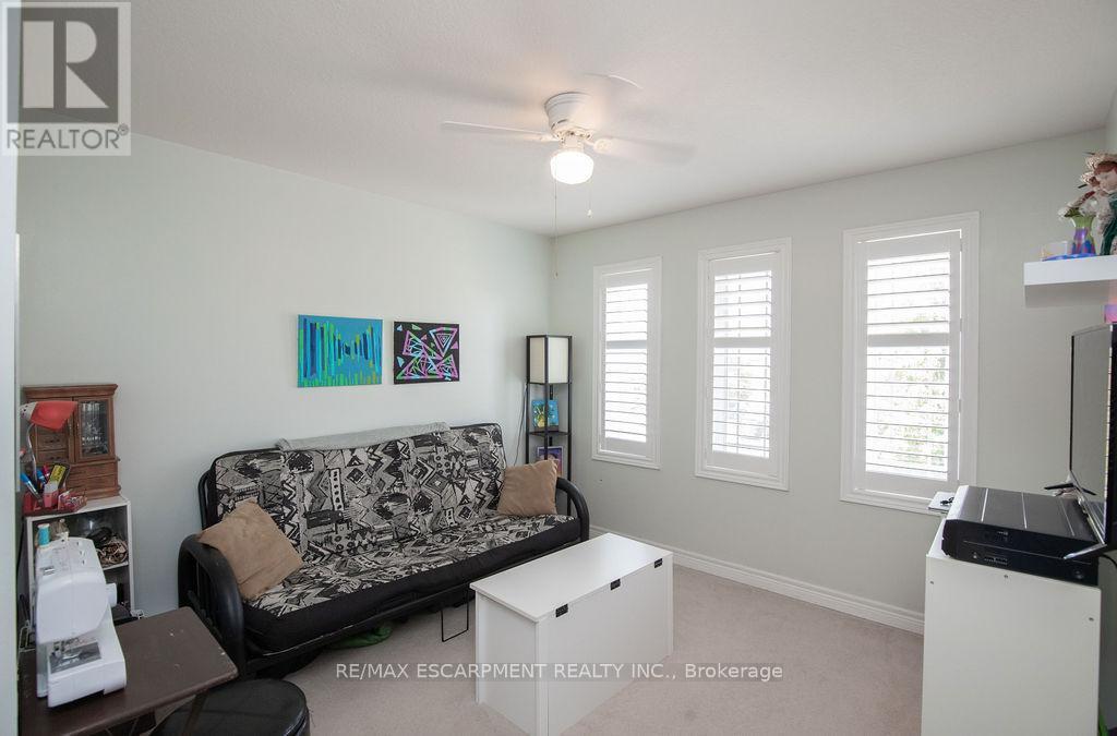 15 Meadowbank Drive, Hamilton, ON - Indoor