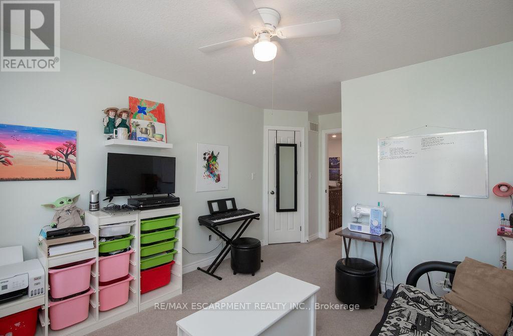 15 Meadowbank Drive, Hamilton, ON - Indoor