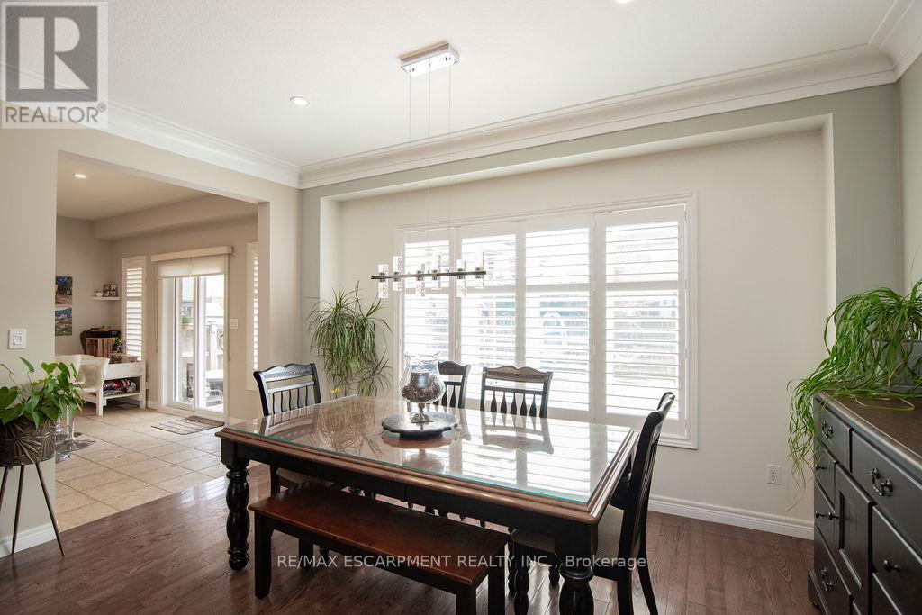 15 Meadowbank Drive, Hamilton, ON - Indoor Photo Showing Dining Room