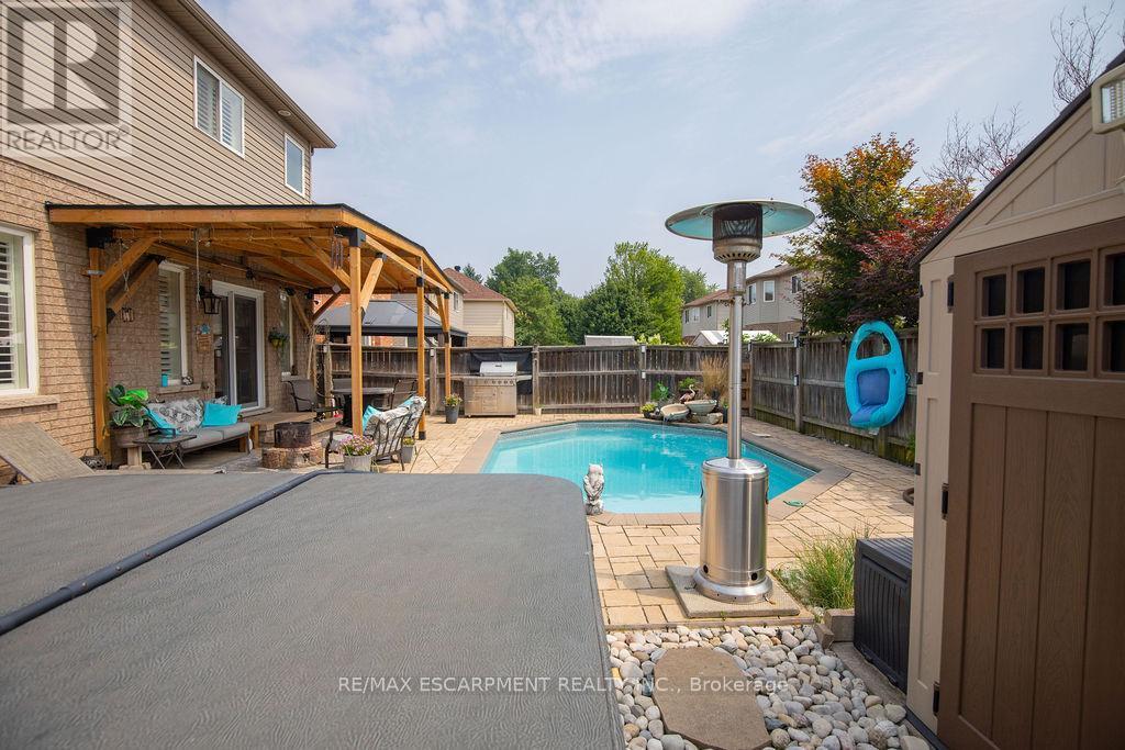 15 Meadowbank Drive, Hamilton, ON - Outdoor With In Ground Pool With Exterior
