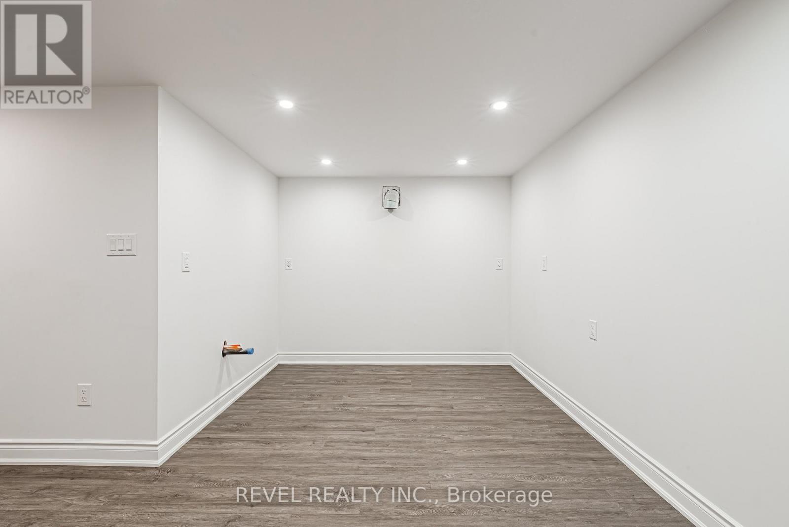 1127 Main Street E, Hamilton, ON