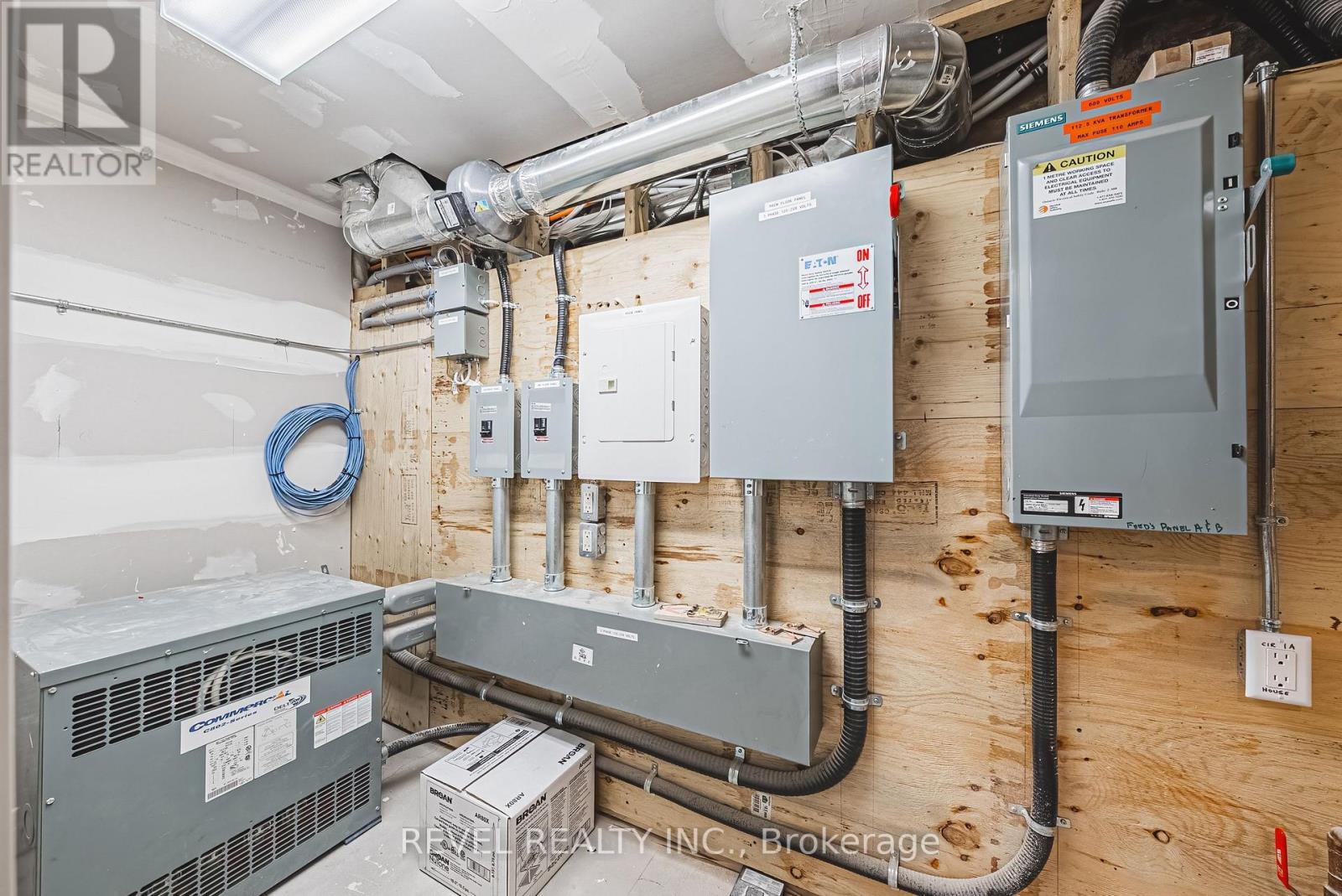 1127 Main Street E, Hamilton, ON