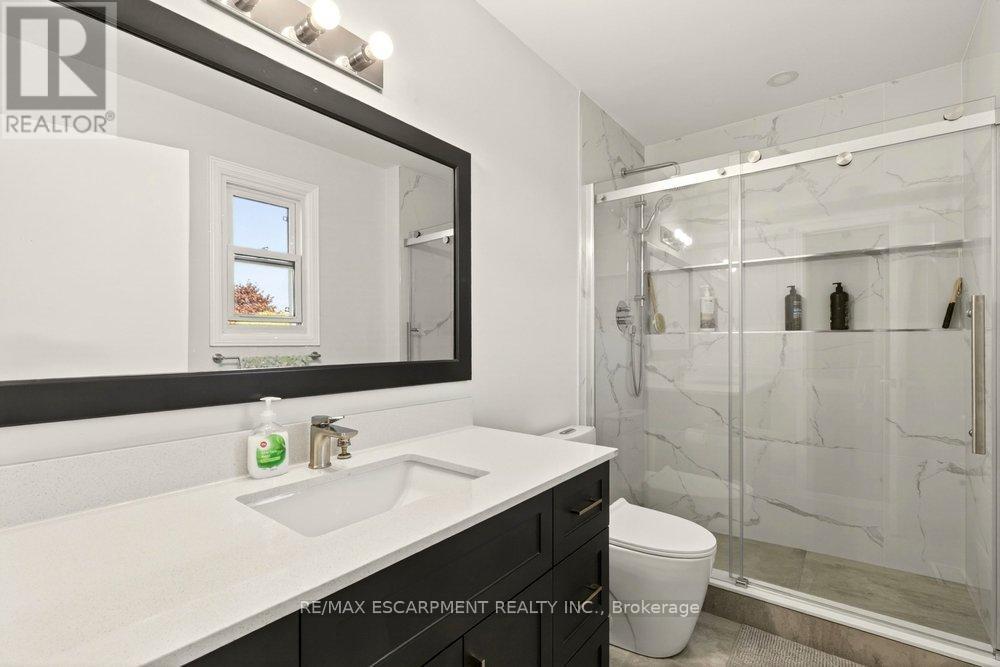 72 Gurnett Drive, Hamilton, ON - Indoor Photo Showing Bathroom