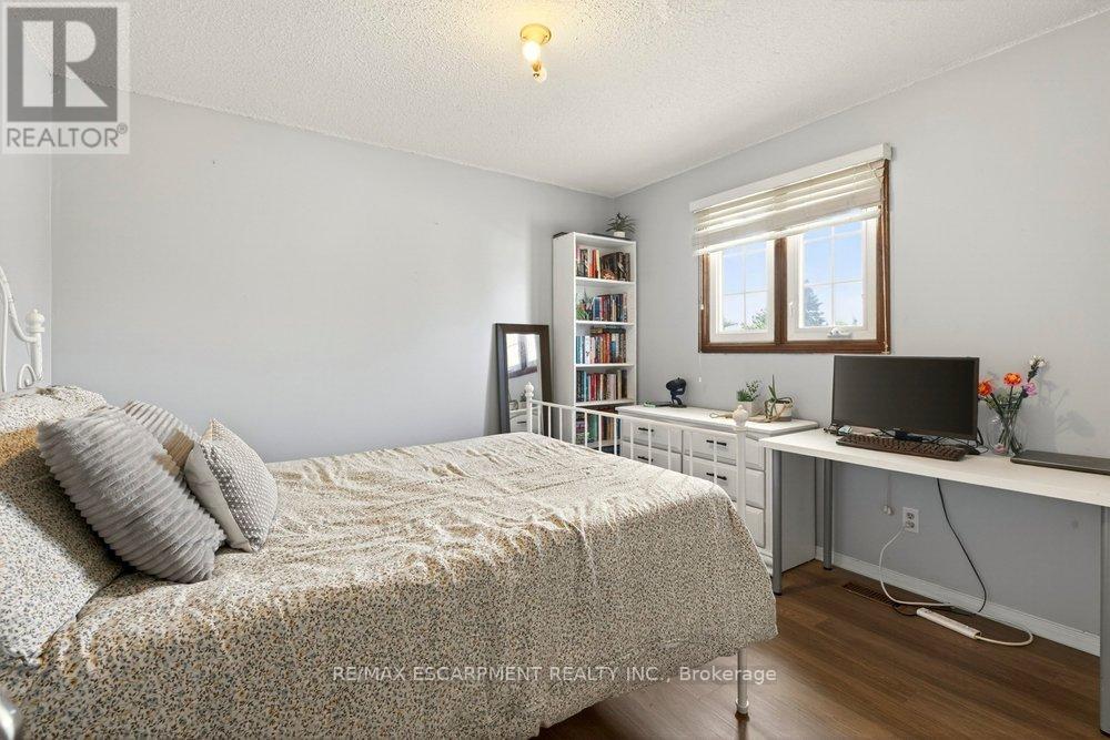 72 Gurnett Drive, Hamilton, ON - Indoor Photo Showing Bedroom