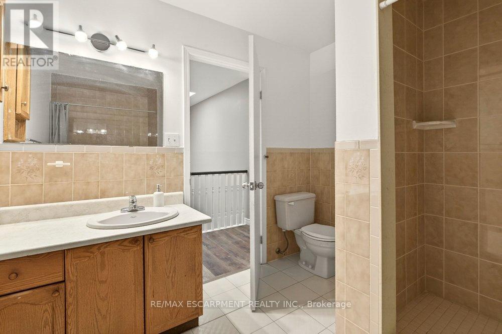 72 Gurnett Drive, Hamilton, ON - Indoor Photo Showing Bathroom
