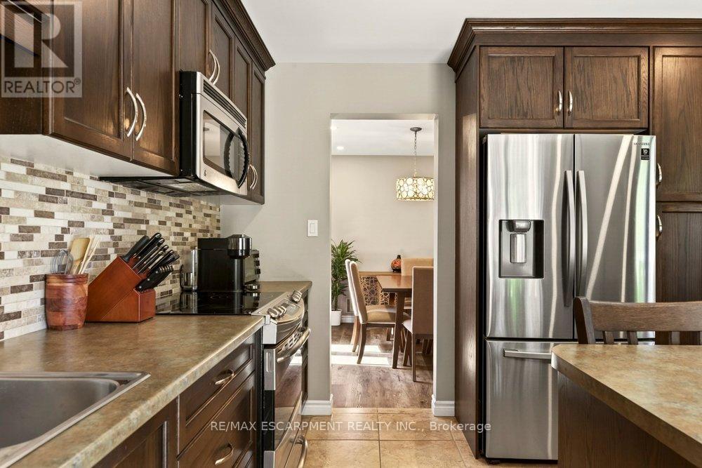 72 Gurnett Drive, Hamilton, ON - Indoor Photo Showing Kitchen