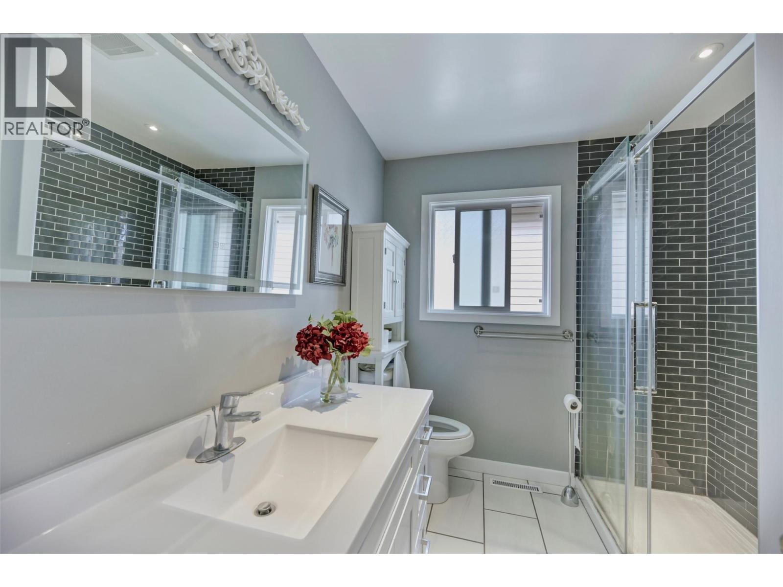3 Killdeer Place, Osoyoos, BC - Indoor Photo Showing Bathroom
