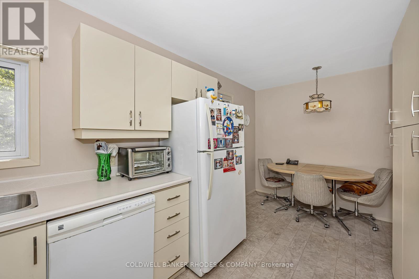 1758 Scott Street, Ottawa, ON - Indoor Photo Showing Kitchen