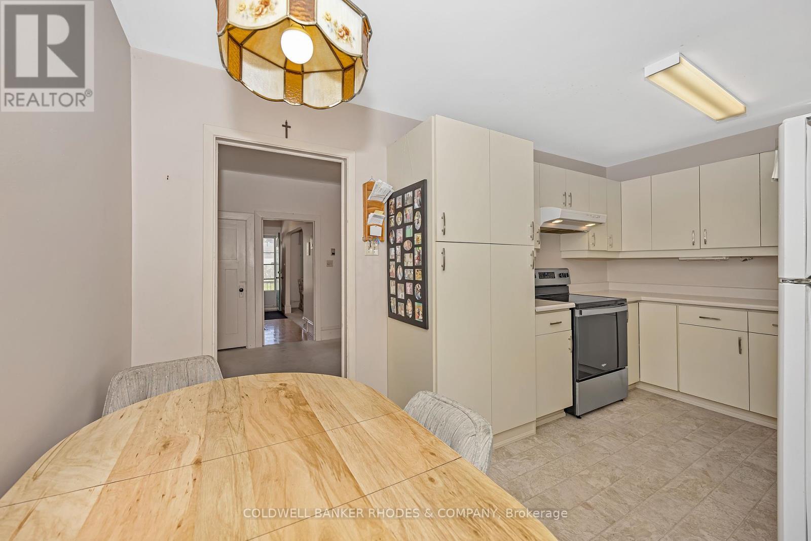 1758 Scott Street, Ottawa, ON - Indoor