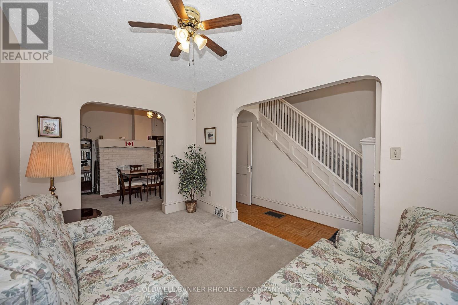 1758 Scott Street, Ottawa, ON - Indoor Photo Showing Living Room
