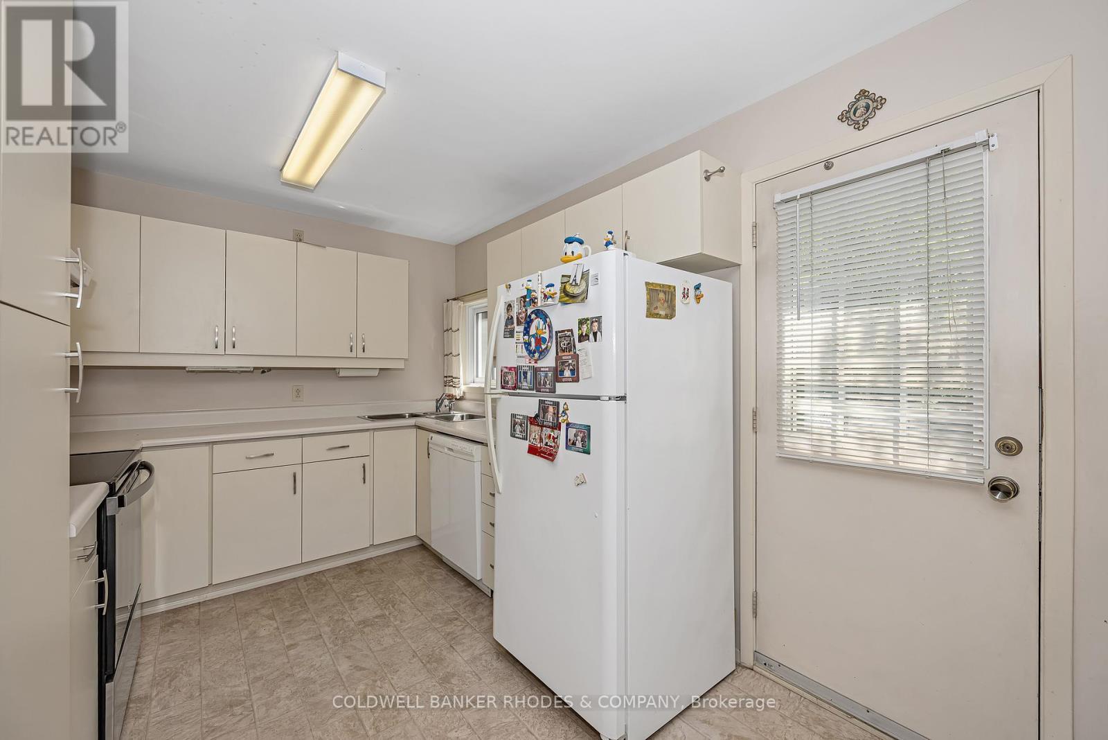 1758 Scott Street, Ottawa, ON - Indoor Photo Showing Kitchen