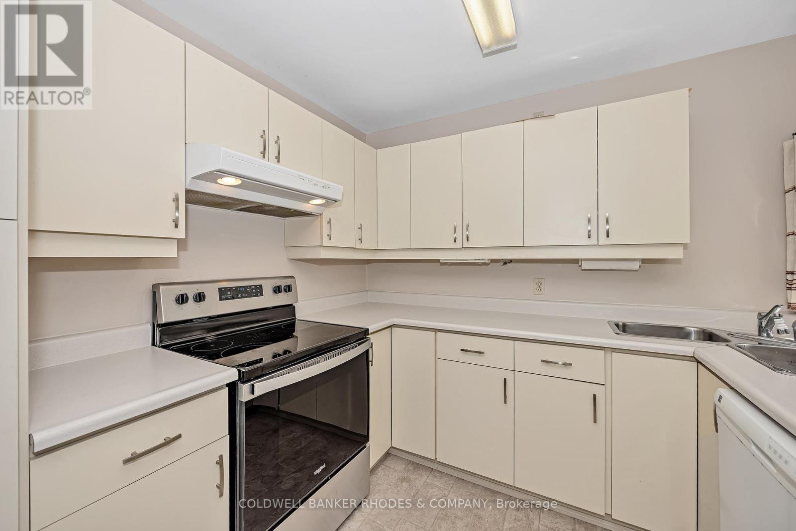1758 Scott Street, Ottawa, ON - Indoor Photo Showing Kitchen