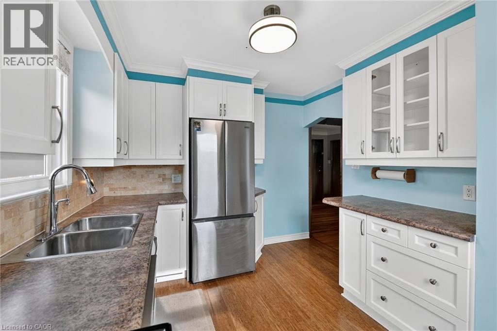 117 Stewartdale Avenue, Hamilton, ON - Indoor Photo Showing Kitchen With Double Sink