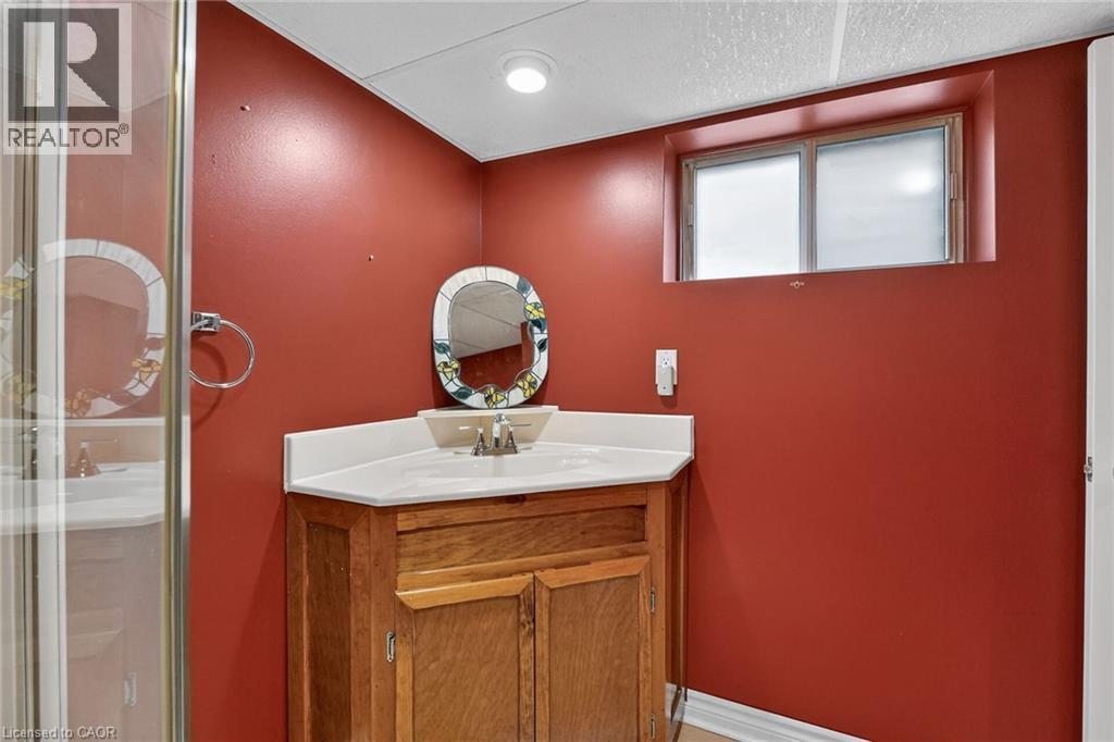 117 Stewartdale Avenue, Hamilton, ON - Indoor Photo Showing Bathroom