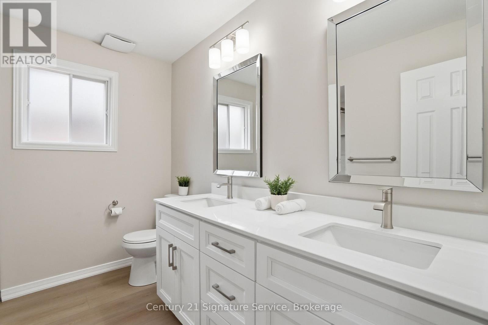 3811 Densbury Drive, Mississauga, ON - Indoor Photo Showing Bathroom