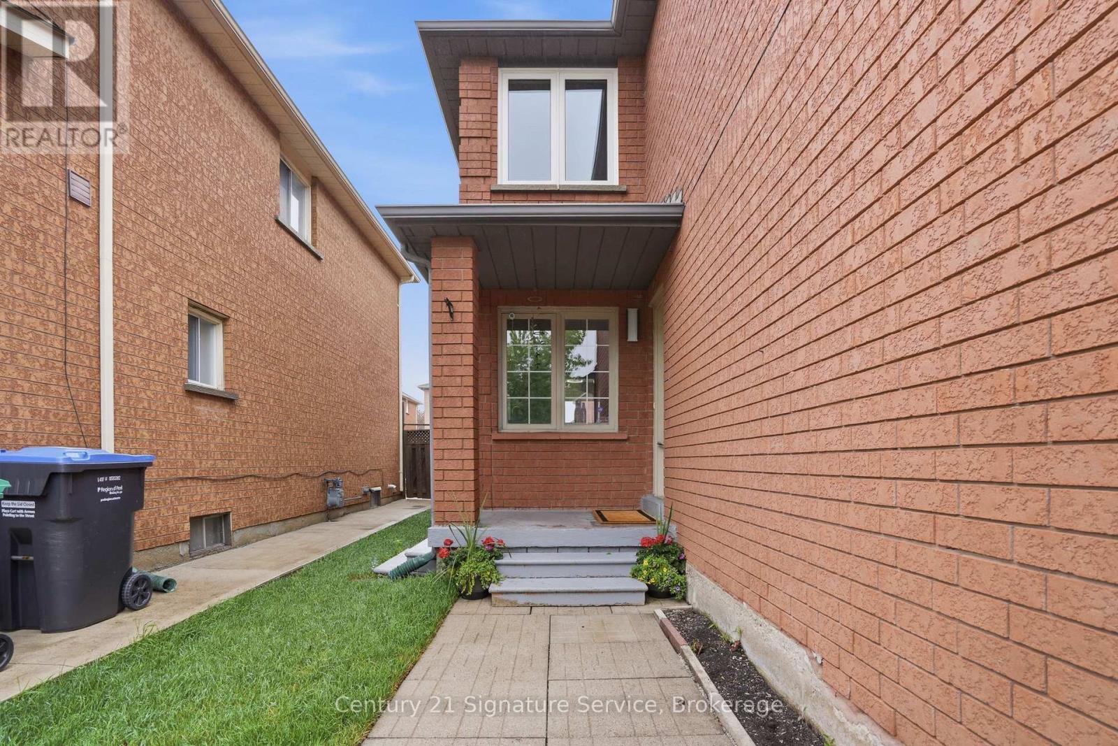 3811 Densbury Drive, Mississauga, ON - Outdoor With Exterior