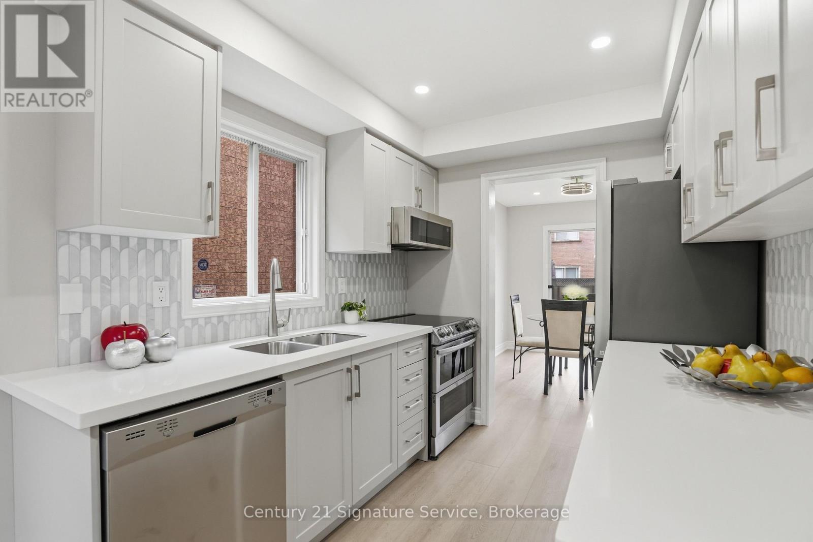 3811 Densbury Drive, Mississauga, ON - Indoor Photo Showing Kitchen With Stainless Steel Kitchen With Double Sink