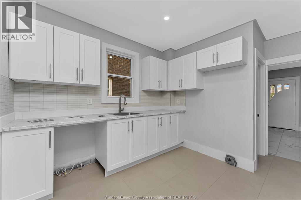1525 Dougall, Windsor, ON - Indoor Photo Showing Kitchen