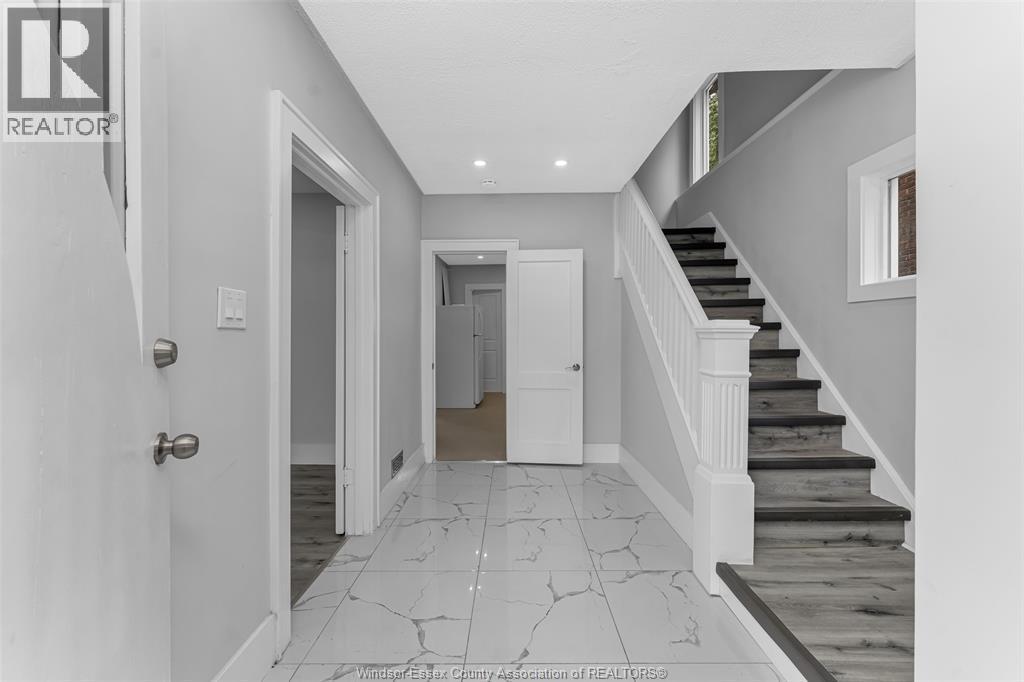 1525 Dougall, Windsor, ON - Indoor Photo Showing Other Room