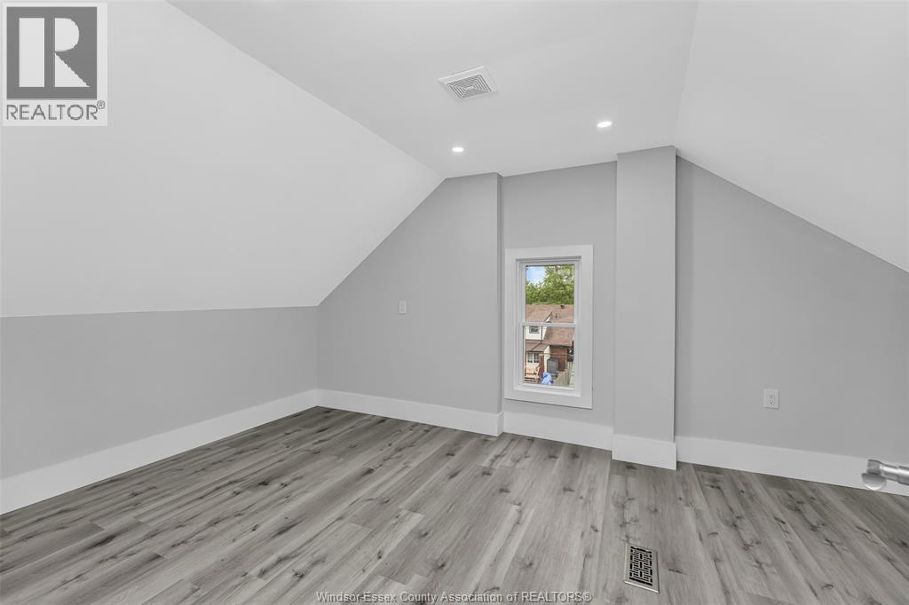 1525 Dougall, Windsor, ON - Indoor Photo Showing Other Room