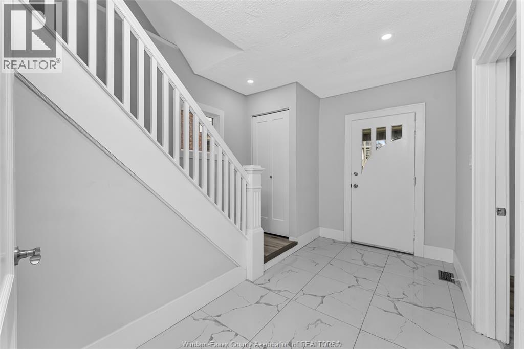 1525 Dougall, Windsor, ON - Indoor Photo Showing Other Room