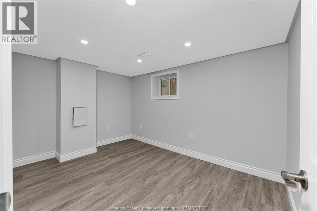 1525 Dougall, Windsor, ON - Indoor Photo Showing Other Room
