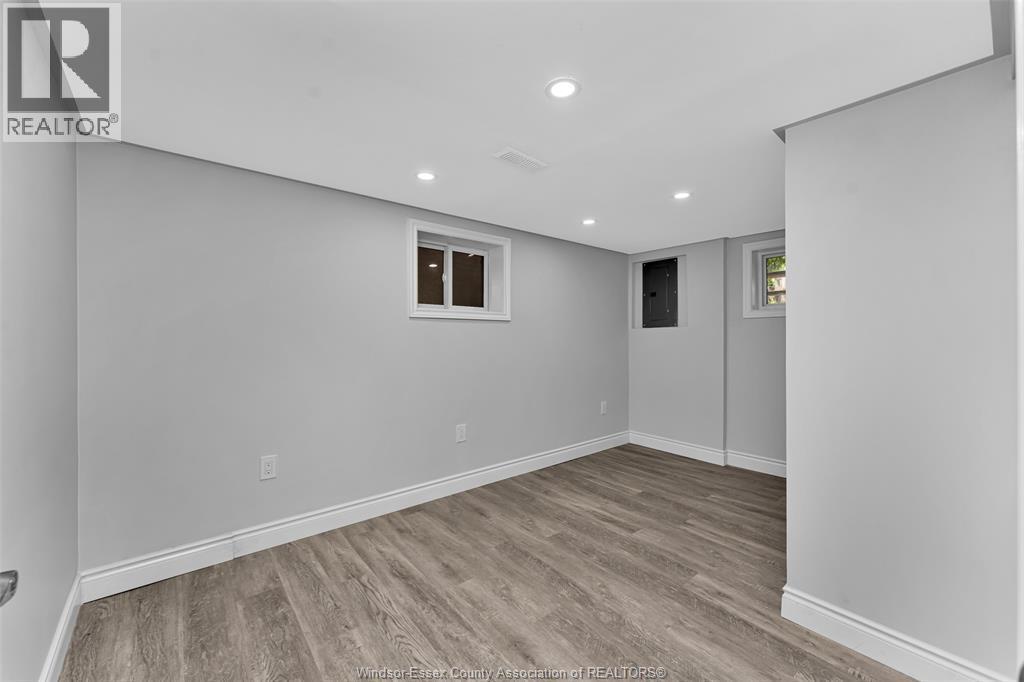 1525 Dougall, Windsor, ON - Indoor Photo Showing Other Room