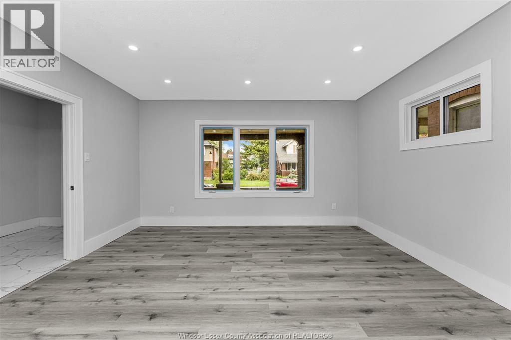 1525 Dougall, Windsor, ON - Indoor Photo Showing Other Room