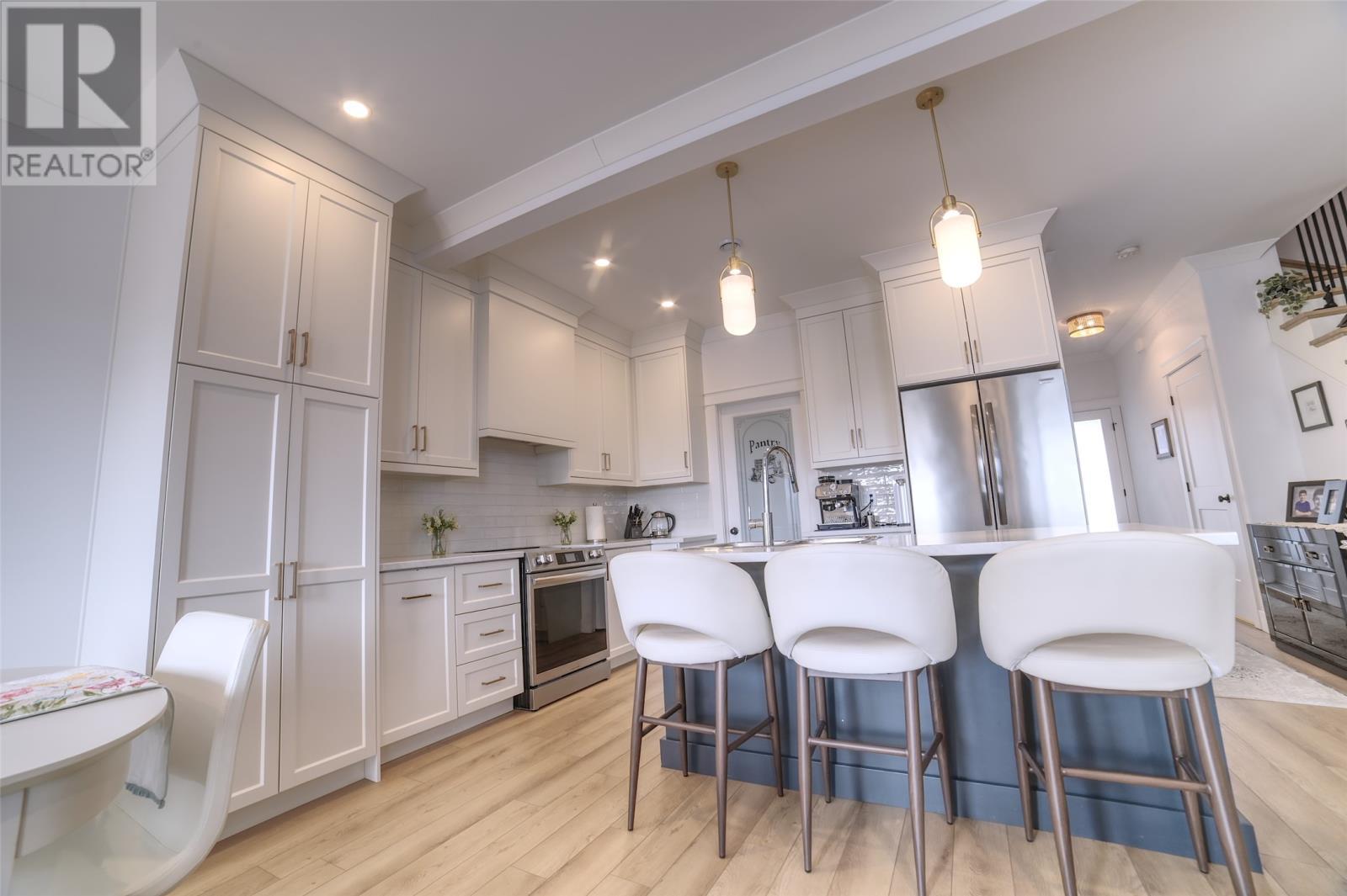 35 Donegal Run, St. John’S, NL - Indoor Photo Showing Kitchen With Stainless Steel Kitchen With Upgraded Kitchen